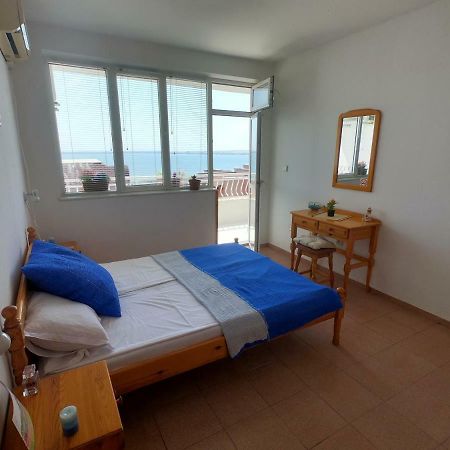 Apartment In St. Vlas With Terrace Sveti Vlas Bagian luar foto