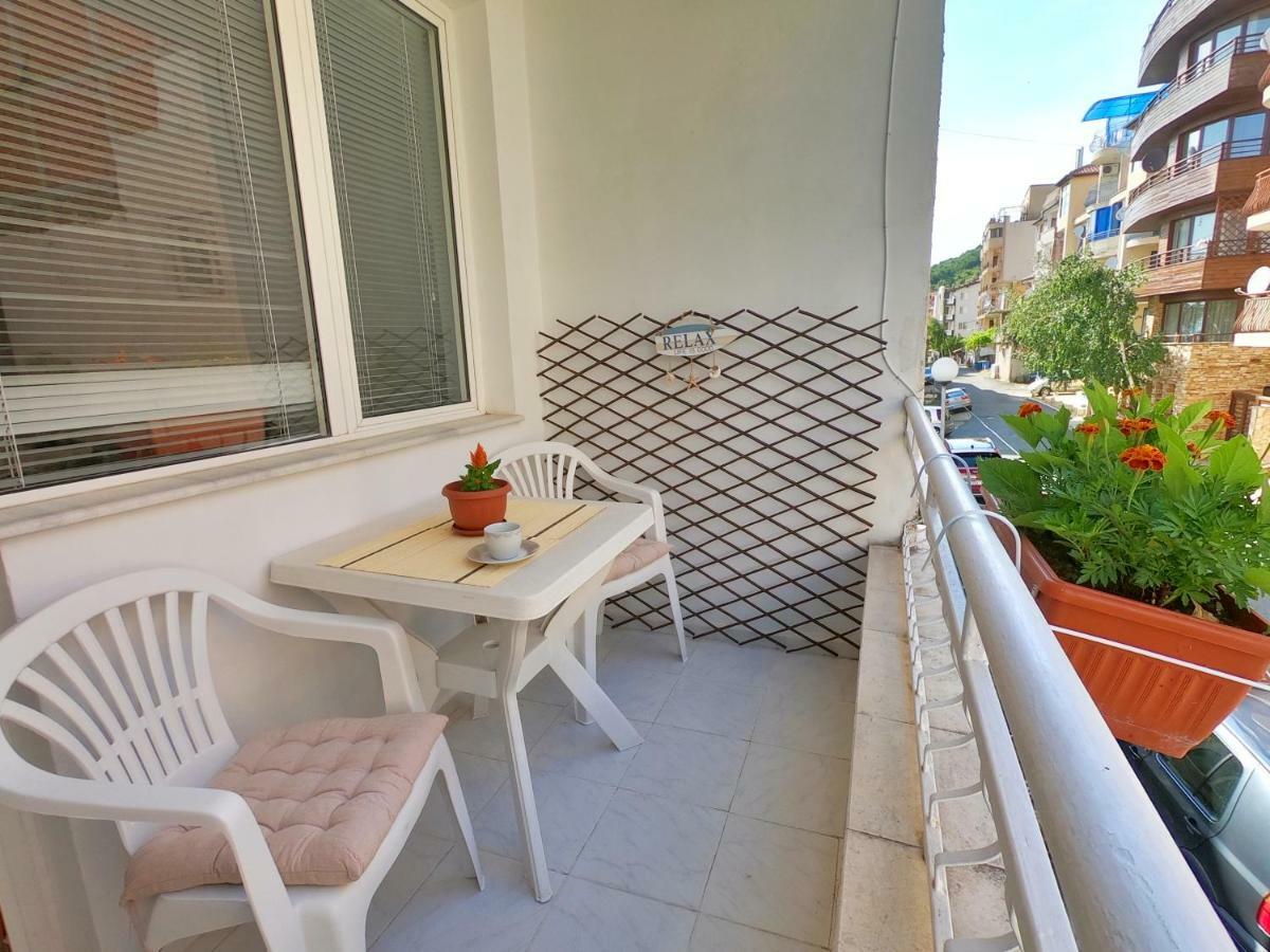 Apartment In St. Vlas With Terrace Sveti Vlas Bagian luar foto