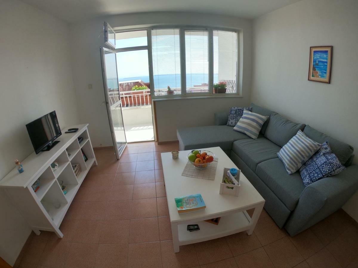 Apartment In St. Vlas With Terrace Sveti Vlas Bagian luar foto