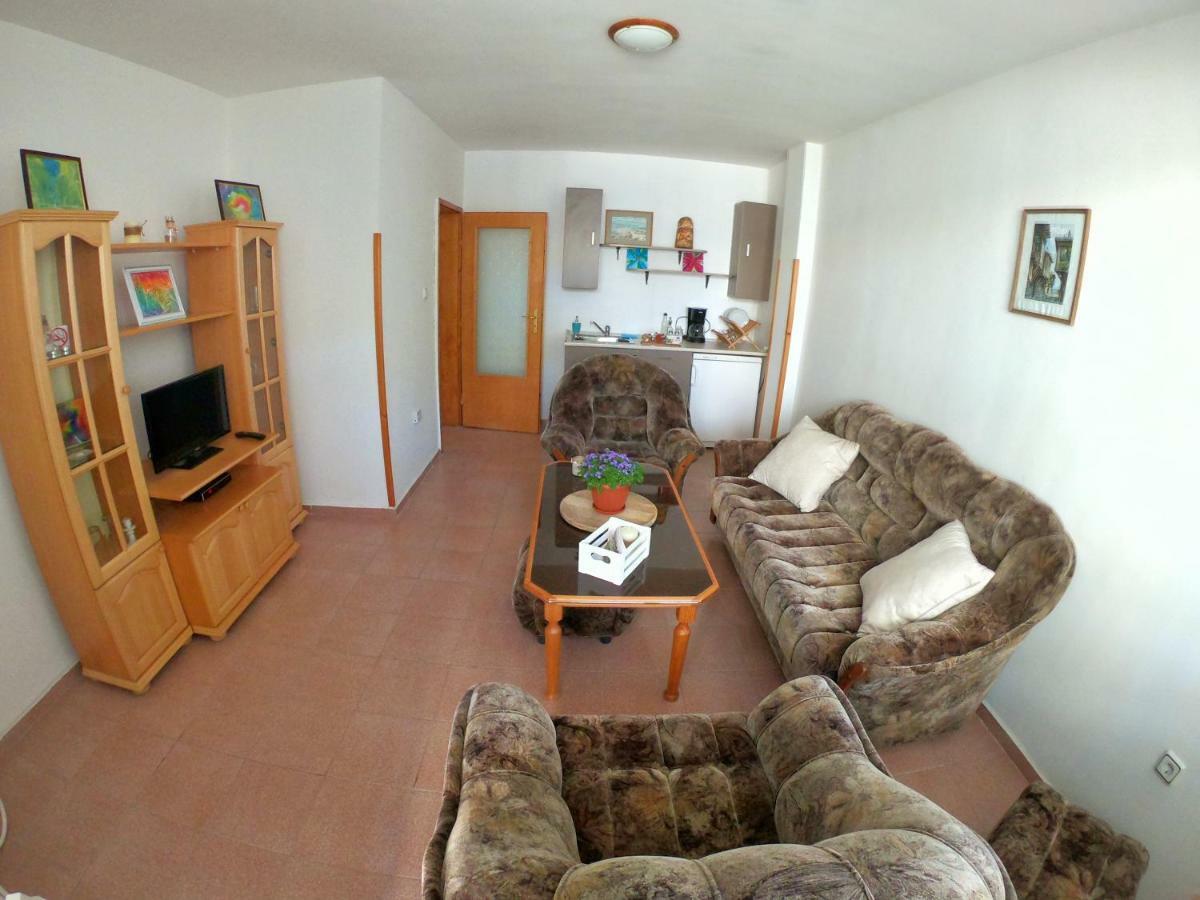 Apartment In St. Vlas With Terrace Sveti Vlas Bagian luar foto
