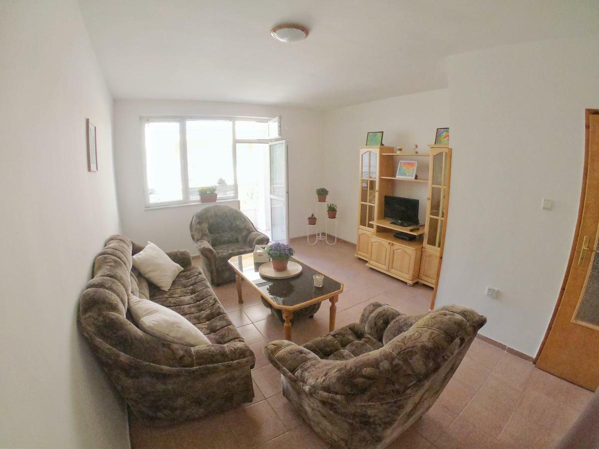 Apartment In St. Vlas With Terrace Sveti Vlas Bagian luar foto