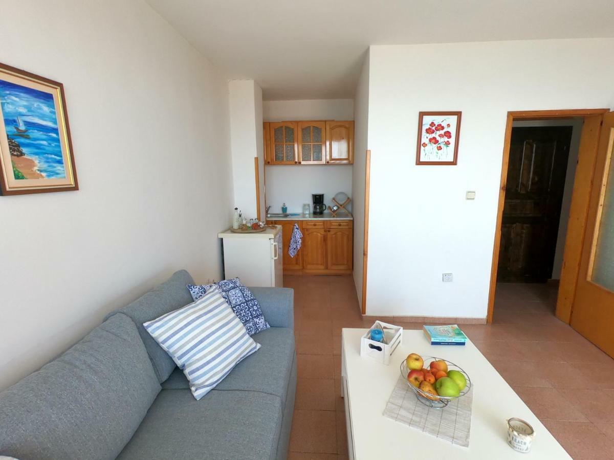 Apartment In St. Vlas With Terrace Sveti Vlas Bagian luar foto