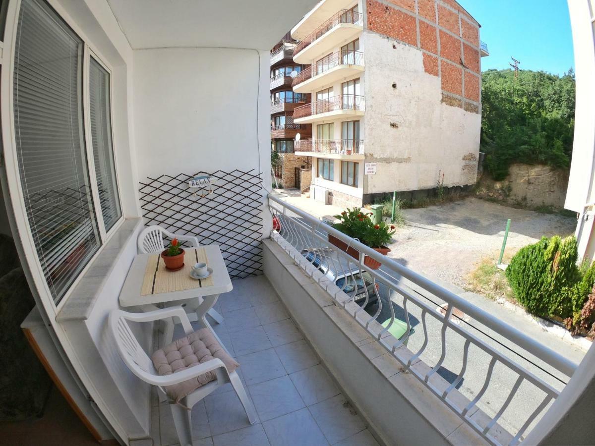 Apartment In St. Vlas With Terrace Sveti Vlas Bagian luar foto