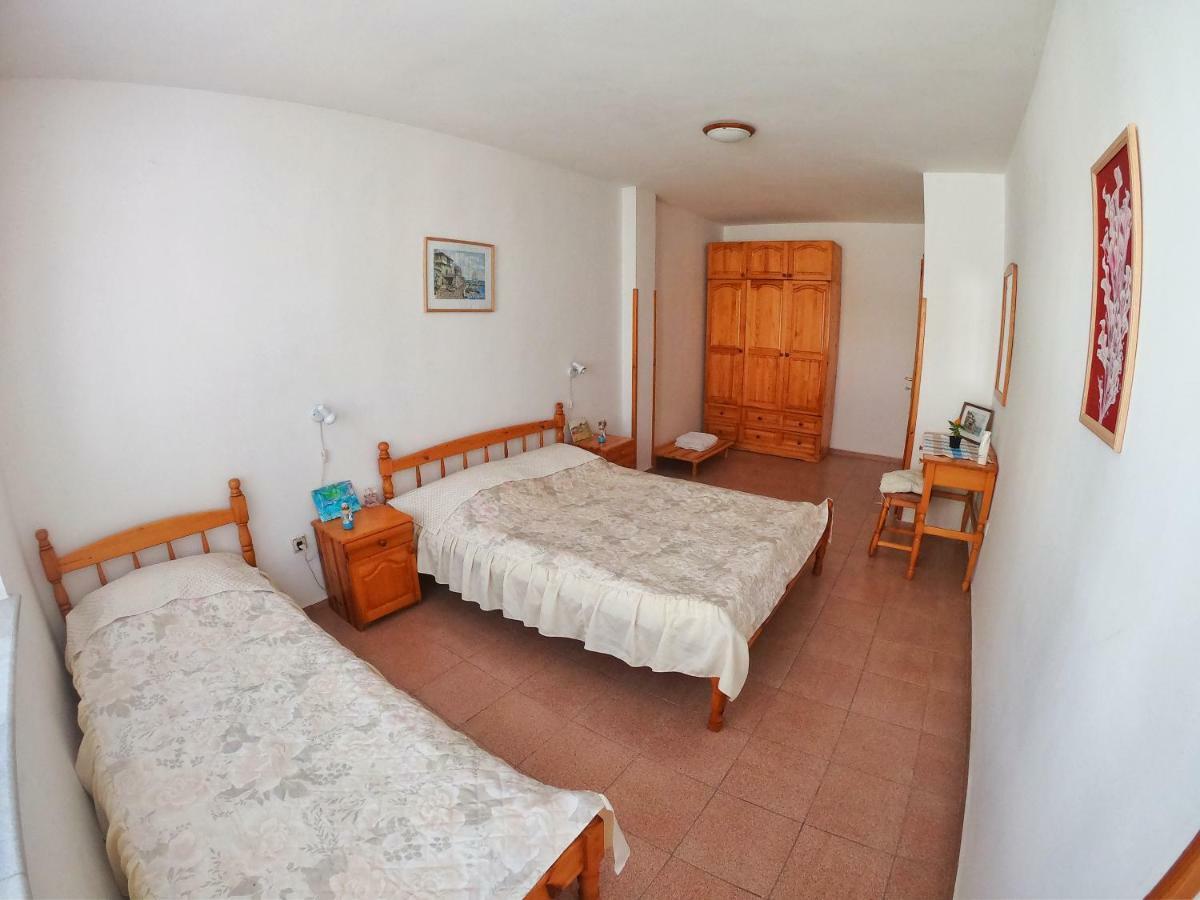 Apartment In St. Vlas With Terrace Sveti Vlas Bagian luar foto